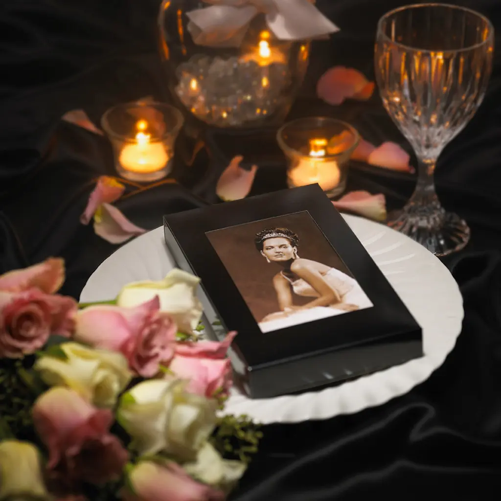 Lammes Personalizable Praline Box
